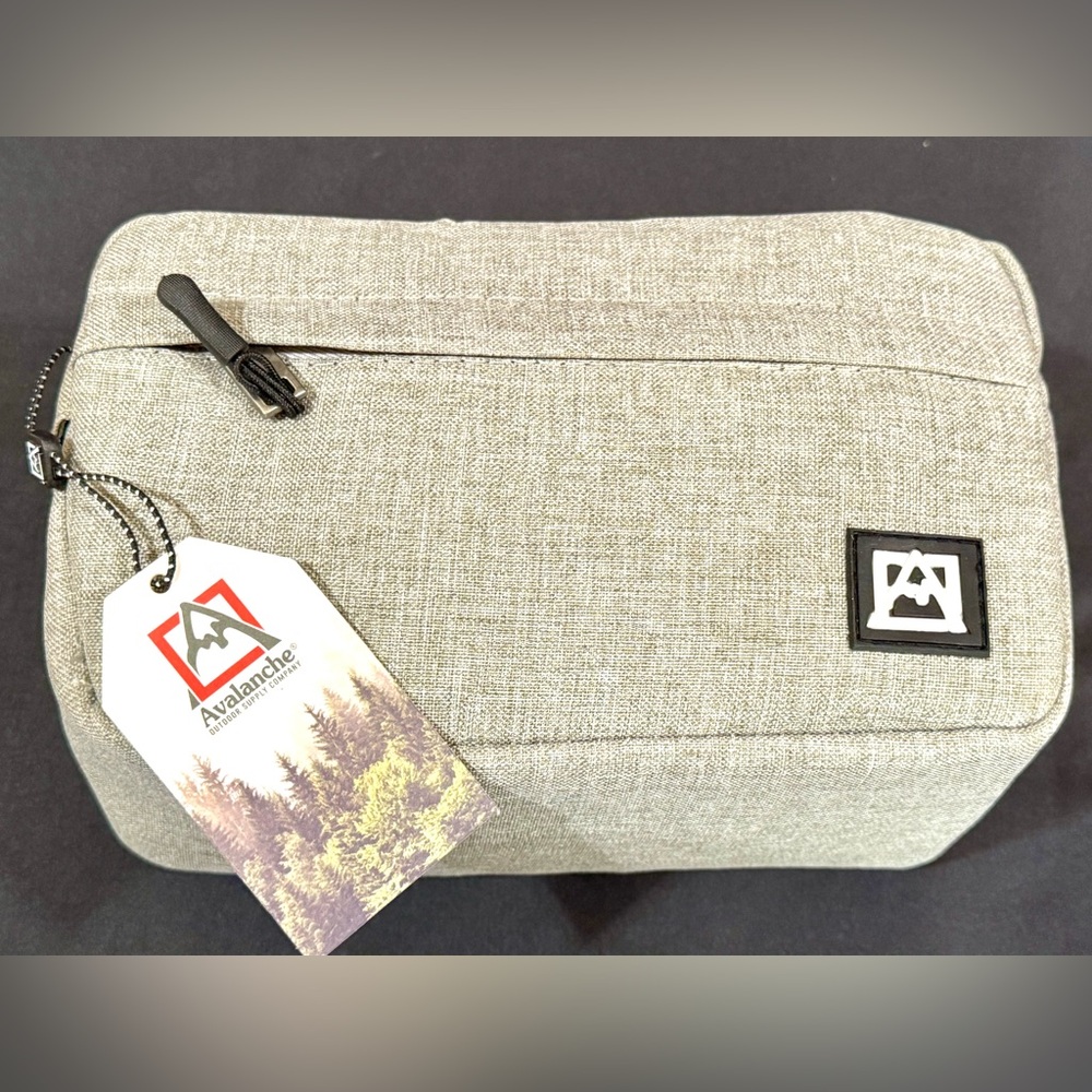 Avalanche Men's Toiletry Bag: Gray New with Tags